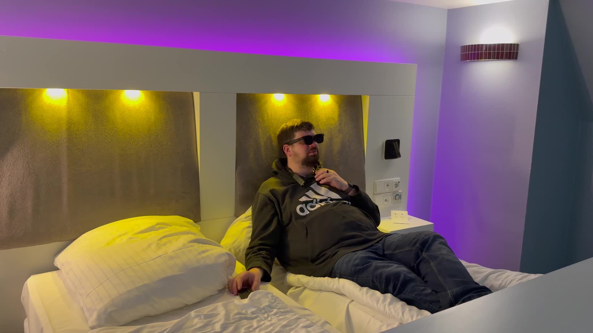 Android, Video, Test, Timm Mohn, Preisvergleich, Beamer, Projektor, Gestensteuerung, Medienkonsum, Hotelzimmer, XR-Brille, JMGO N1S Ultimate, Bildschirmdiagonale, Portabilität, Viture Luma Ultra, mobiles Entertainment, Neckband, 174 Zoll, Outdoor-Kino