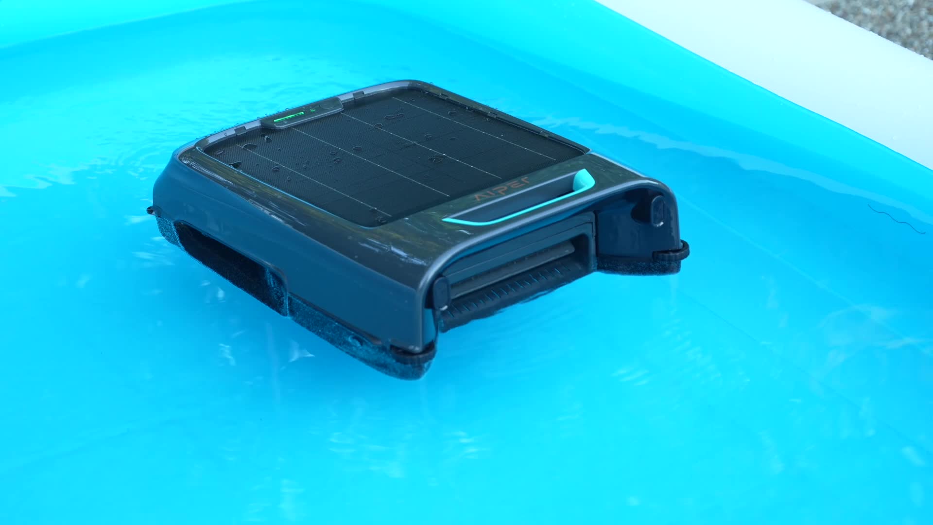 Test, Akku, Wlan, Timm Mohn, Solarpanel, Poolreinigung, Poolroboter, OTA-Update, App-Steuerung, Poolzubehör, Aiper EcoSurfer S2, Pool Skimmer, SolarSeeker, Oberflächenreiniger, Schmutzkorb, Chlor, Aiper App