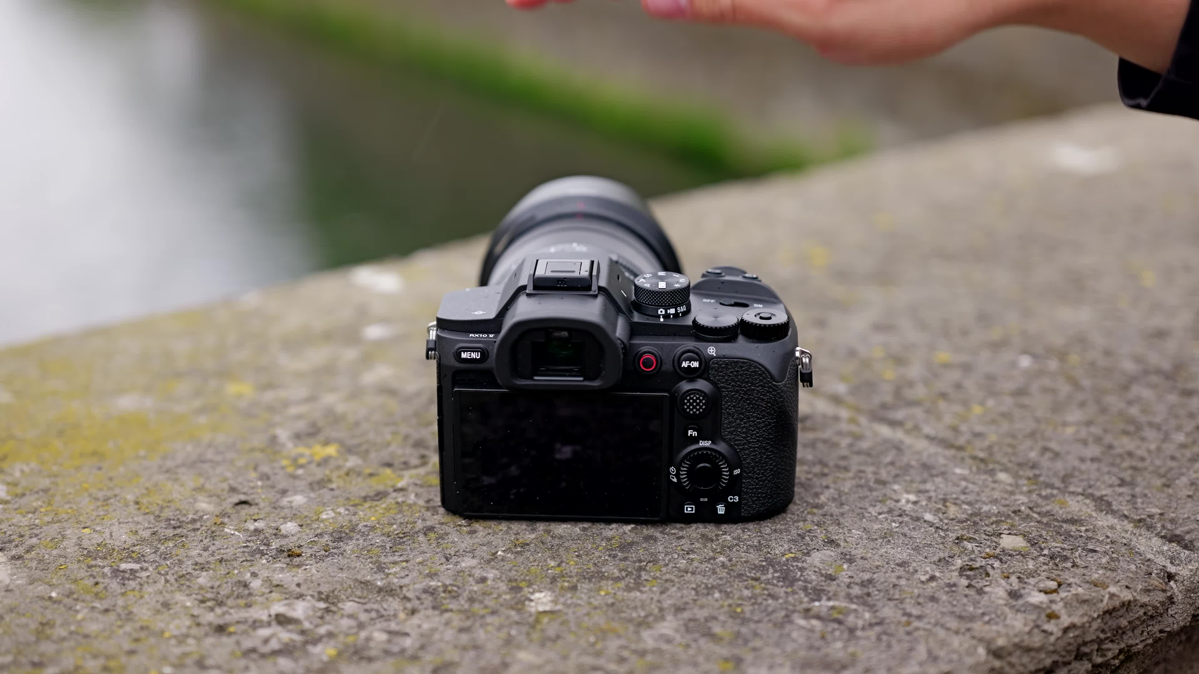 Test, ValueTech, Fotografie, USB-C, Autofokus, ValueTech TV, 4K Video, Bildstabilisierung, Telezoom, Sony Alpha, Videofunktion, Serienbildgeschwindigkeit, 1-Zoll-Sensor, Sony RX10 V, Bridgekamera, 24-600mm Objektiv, Bionz-XR Prozessor, Travel-Kamera